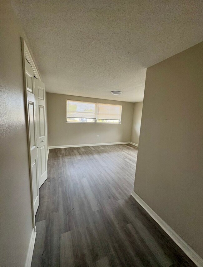 Building Photo - 7936 Pineapple Ln