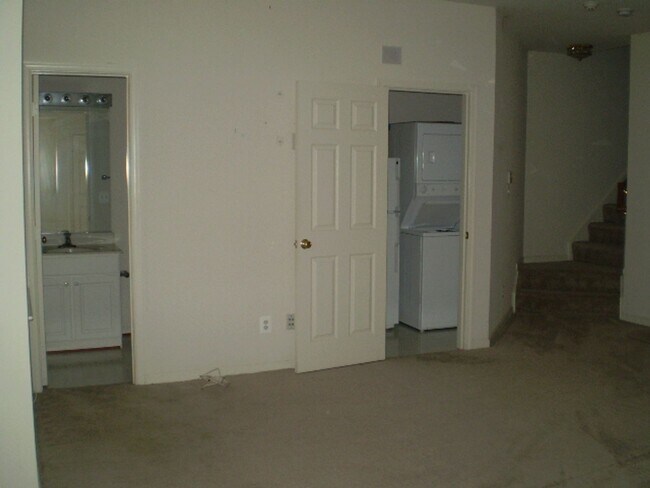 Building Photo - 202 Spencer Terrace SE