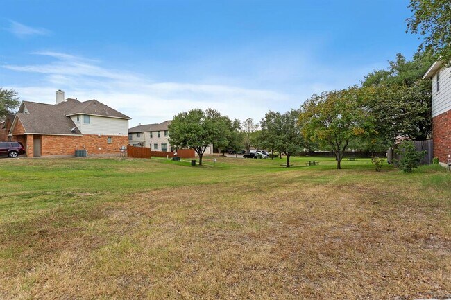 Building Photo - 1720 Briarton Ln S