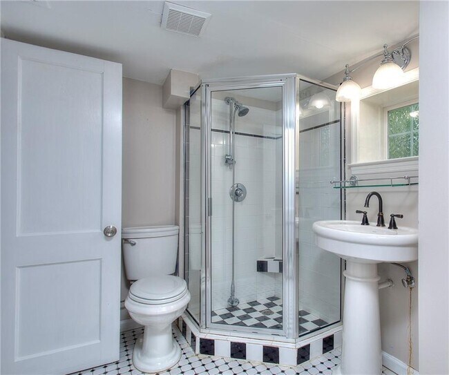 Building Photo - 2067 Brockett Rd