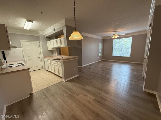 Building Photo - 11521 Villa Grand