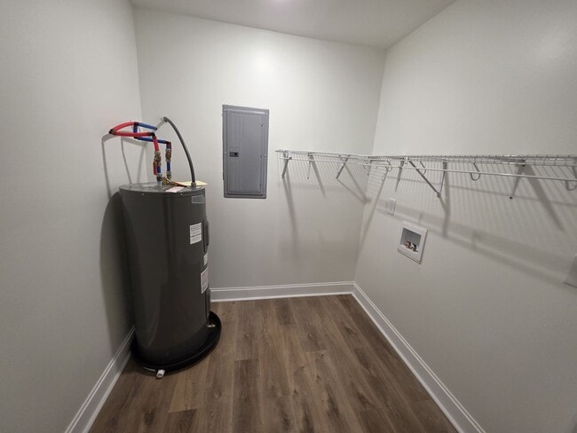 Building Photo - Renovated 3-Bed/2-Bath Home with Carport & Fenced Yard – Near Fort Campbell!