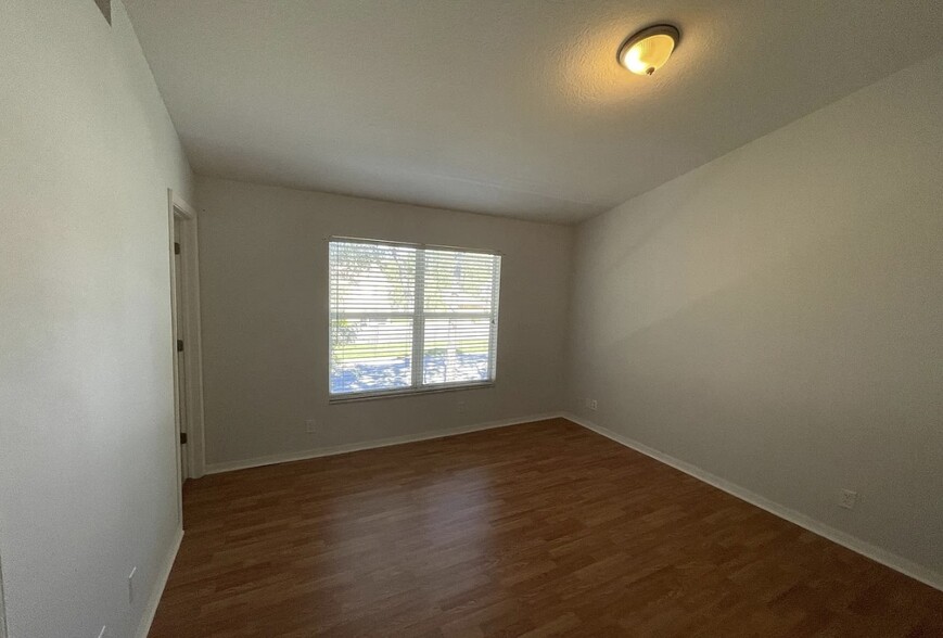 Building Photo - 1255 Charlesworth Dr