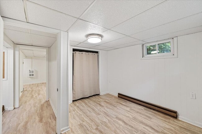 Building Photo - Cozy Home with Porch and Yard