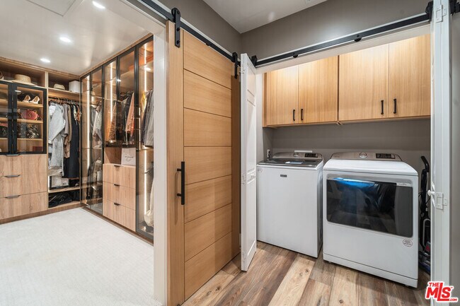 Building Photo - 4731 Deseret Dr