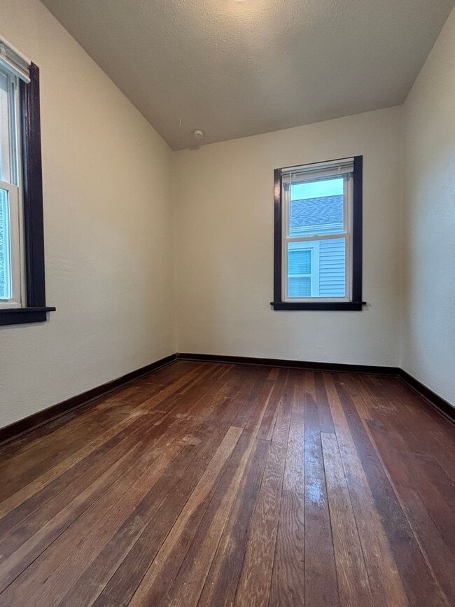 Building Photo - Charming 2 Bedroom 1 Bath Single Family Ho...