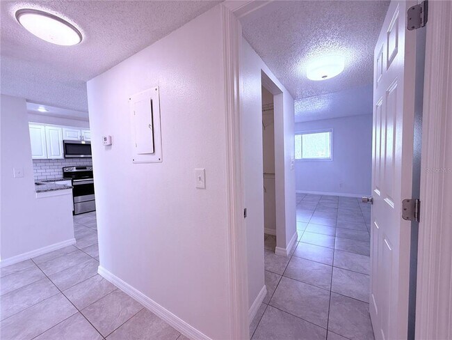 Building Photo - 6332 Newtown Cir