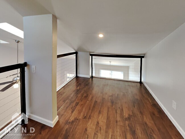 Building Photo - 7525 Holly Hill Dr