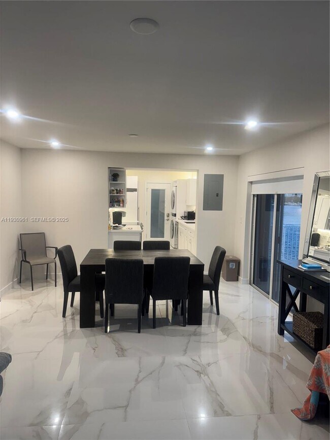 Building Photo - 3922 NE 166th St