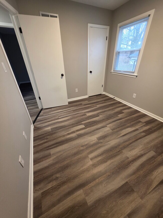 Building Photo - 1024 Spring St