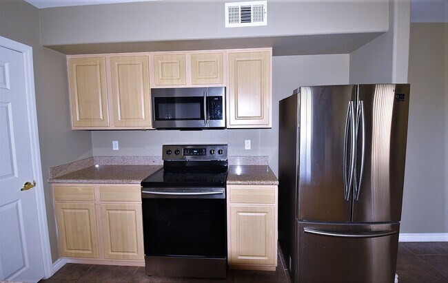 Primary Photo - Charming 1 Bedroom Condo close to Durango ...
