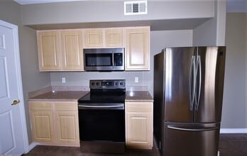 Building Photo - Charming 1 Bedroom Condo close to Durango ...