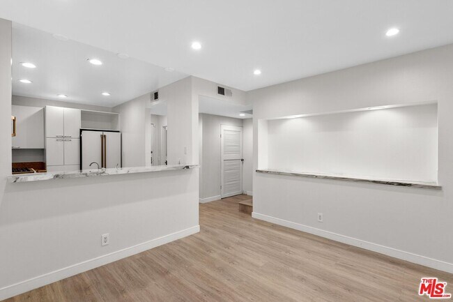 Building Photo - 1617 S Beverly Glen Blvd