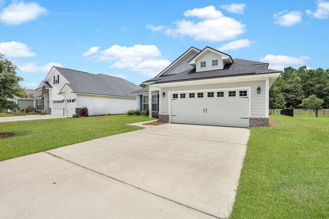 Building Photo - Spacious 4BR/3BA Pooler Home – Lagoon Views, Prime Location