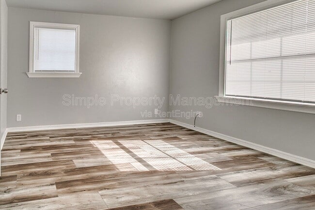 Building Photo - 820 NE 81st St