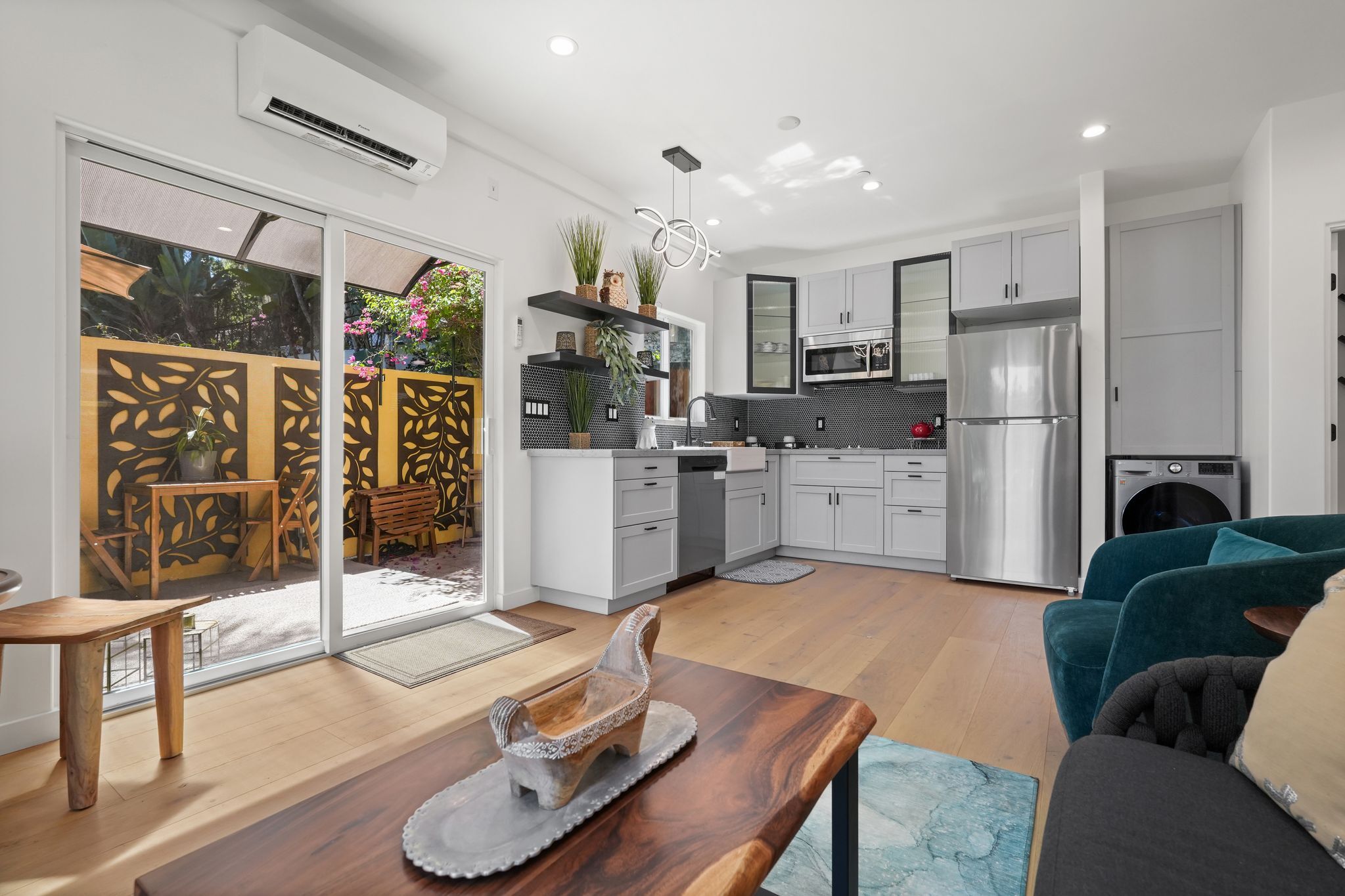 Building Photo - 2258 Helios Dr