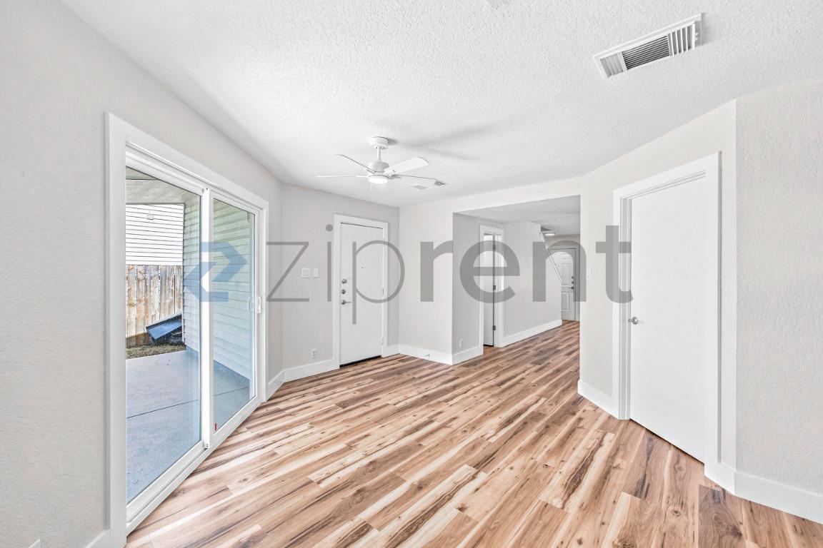 Building Photo - Unit