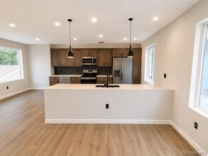 Building Photo - 1578 Kendall St