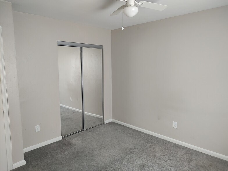 Building Photo - 807 Spencer Ct