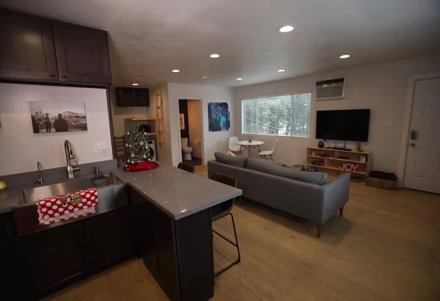 Building Photo - 1730 Asbury Dr