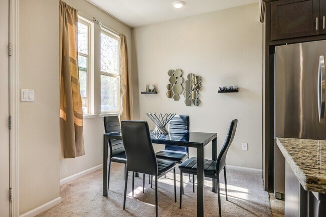 Building Photo - 140 Ivy Ave