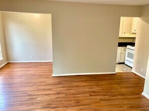 Building Photo - Great 2 bed, 1.5 Bath Condo with Garage in...