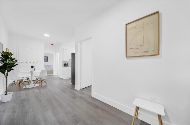 Building Photo - 1029 SW 5th St