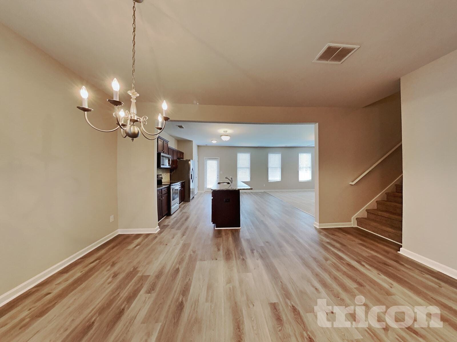 Building Photo - 142 Daisy Cir