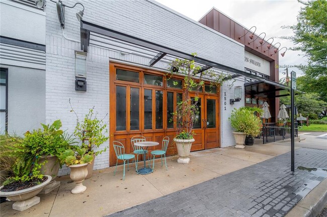 Building Photo - 762 S Village Cir