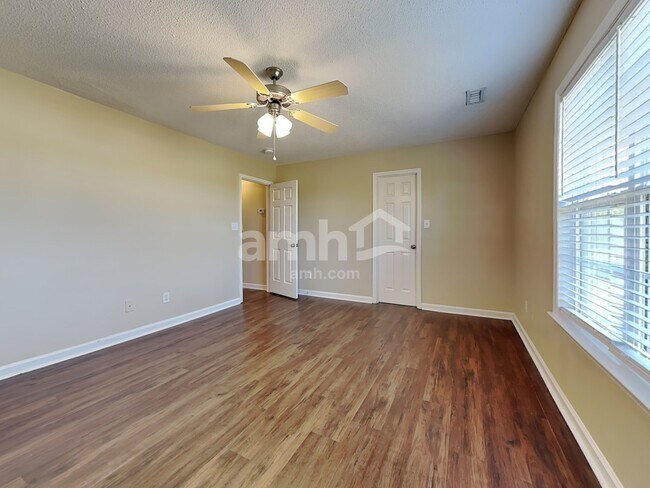 Building Photo - 55 Old Tree Ct