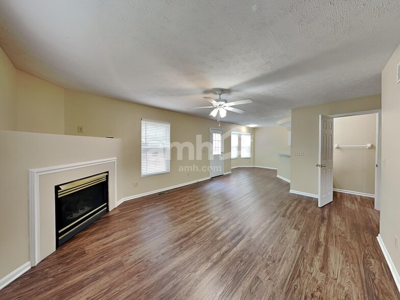 Building Photo - 982 Vixen Dr