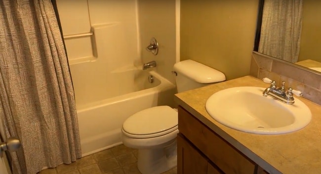 Building Photo - VIDEOTOUR: This Home Will Catch Your Heart...