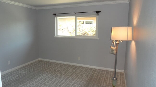 Building Photo - Nicely Updated 1 Bedroom 1 Bathroom, Coco ...