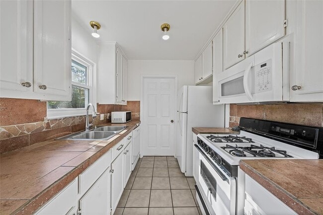 Building Photo - 3007 Steck Ave