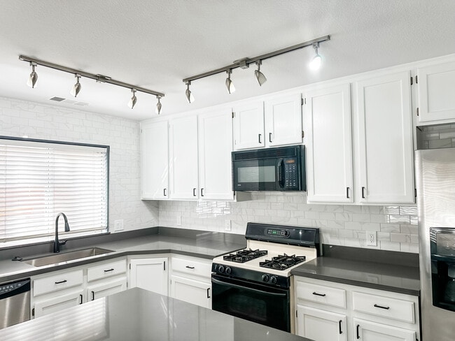 Building Photo - 1304 Calle Montery St