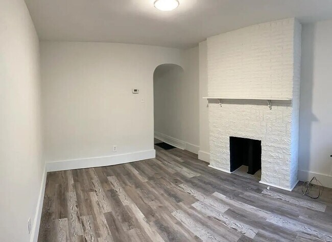 living room - 136 44th St