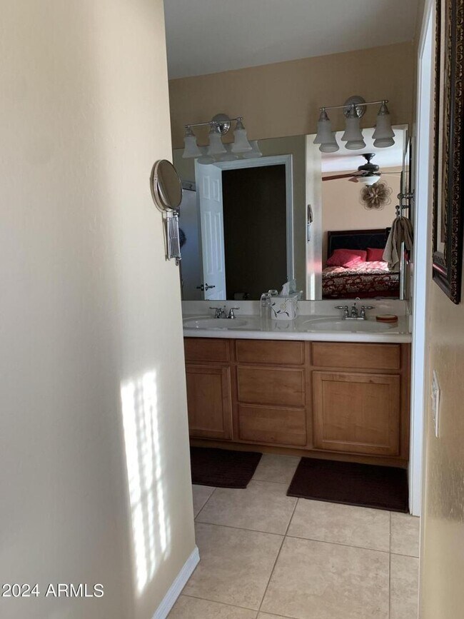 Building Photo - 1940 W Faria Ln