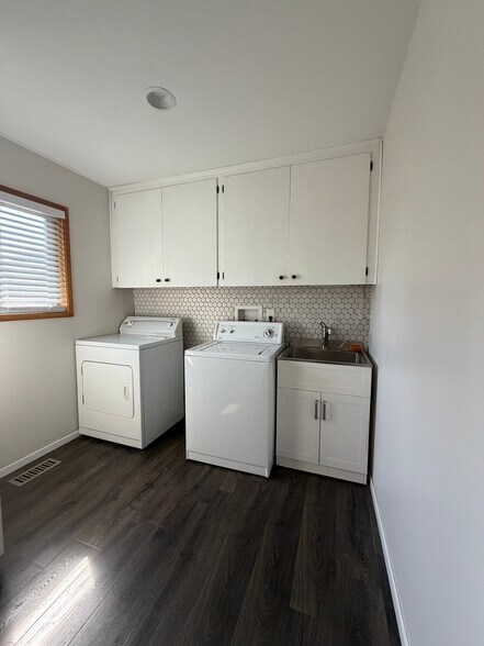 Building Photo - 4206 NE 131st Pl