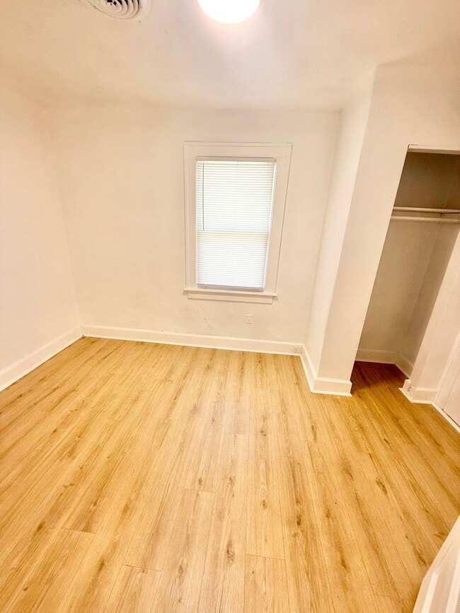 Building Photo - ***RENT READY~4 Bed RENOVATED 2 story house/w/ downstairs bedroom/Granite countertops