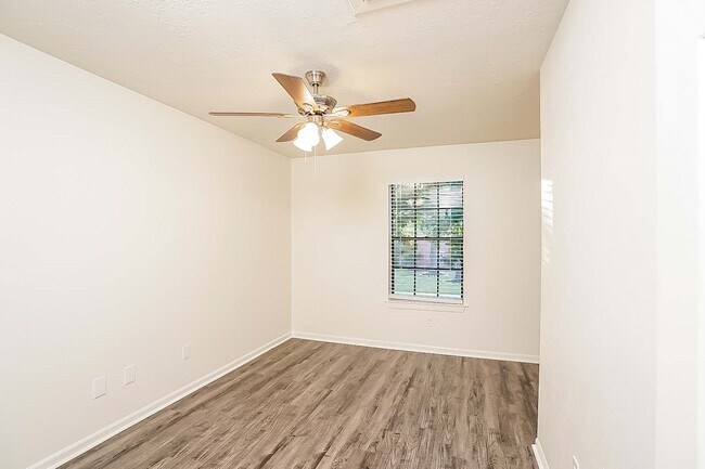 Building Photo - 7838 Sunny Ridge Dr