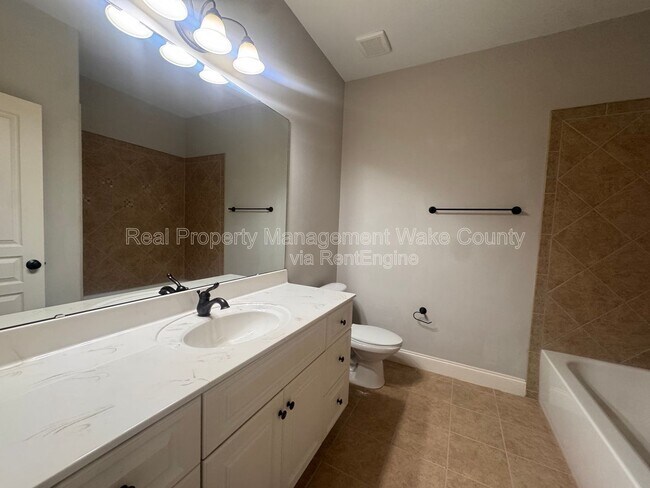 Building Photo - 441 Heritage Village Ln