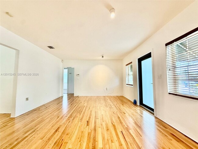 Building Photo - 2321 SW 31st Ave