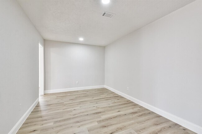 Building Photo - 23203 Pennsgrove Rd