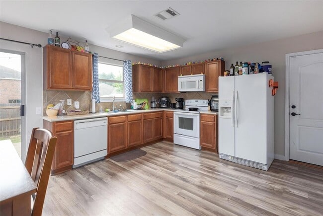 Building Photo - 5307 Viewpoint Dr