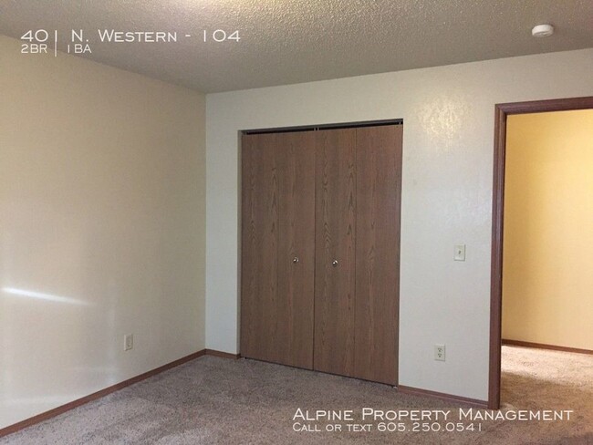 Building Photo - 401 N Western Ave
