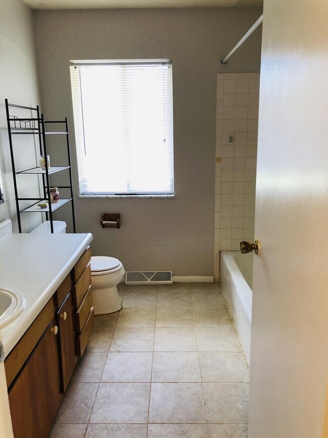 Building Photo - 4244 E Stephens Dr