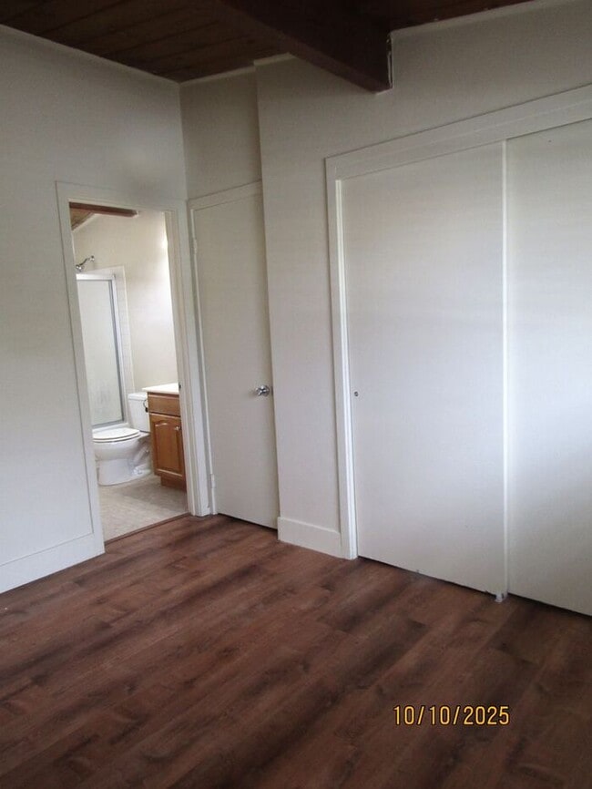 Building Photo - Charming 2 Bed 2 Bath Duplex in Rural Seba...