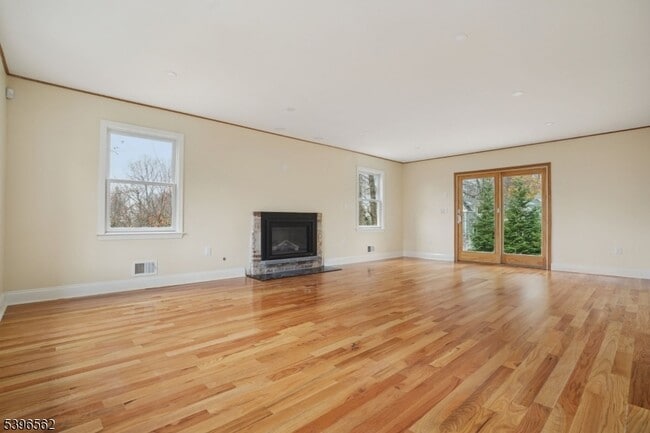 Building Photo - 215 Summit Ave