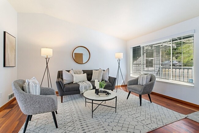 Building Photo - Beautiful Renovated Home in Excellent School District, Sammamish!