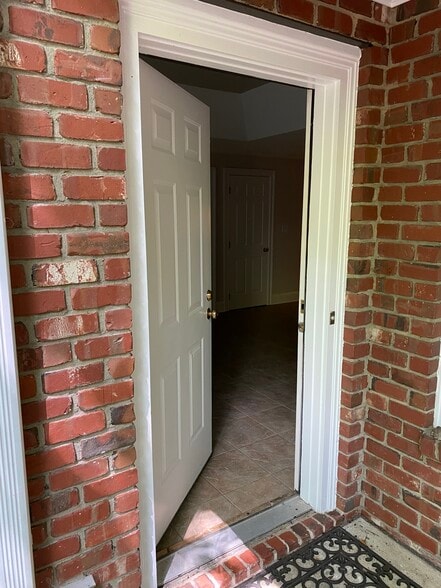 private entrance - 125A Wild Iris Ln